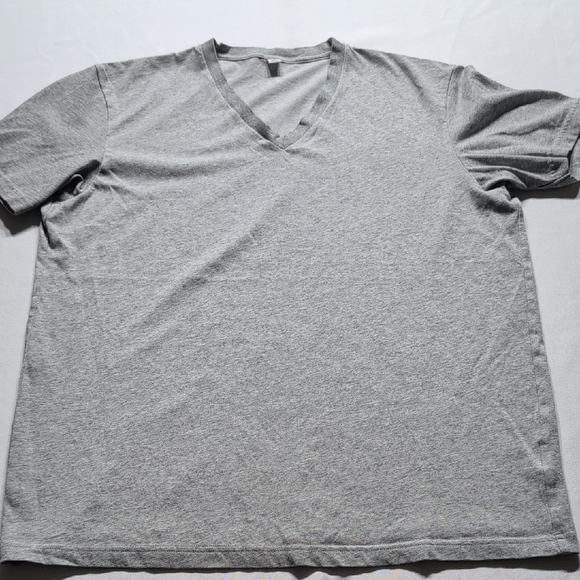 Uniqlo Gray Short Sleeve Tee - Picture 1 of 6